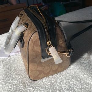 Coach shoulder/hand bag (tub #9)